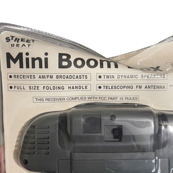 Vintage Street Beat Mini Boom Box Radio PR-18 AM/FM White 1996 New - Picture 8 of 9